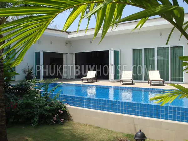 PHU1484: 3 Bedroom Luxury Pool Villa in Ko Kaeo behind The Boat Lagoon. Photo #1