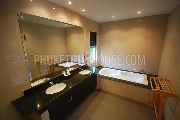 PHU1484: 3 Bedroom Luxury Pool Villa in Ko Kaeo behind The Boat Lagoon. Photo #13