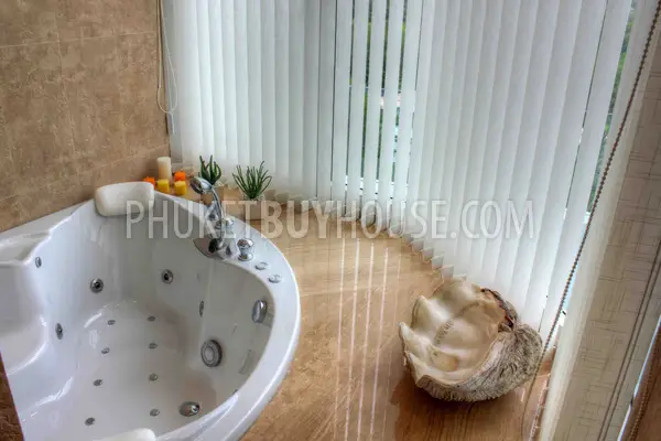 CHA1251: Modern 6-Bedroom Seaview Villa on Chalong Hill. Photo #22