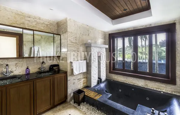 SUR1293: Luxury Three Bedroom Villa in Surin. Photo #11