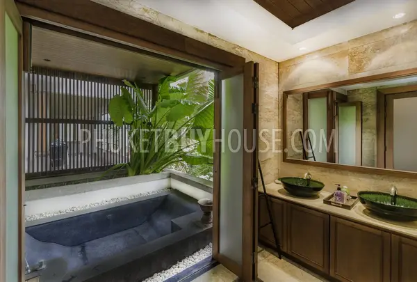 SUR1293: Luxury Three Bedroom Villa in Surin. Photo #13