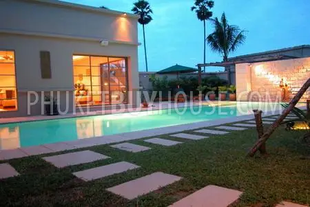 BAN1319: Secured The Residence 2 bedroom plus study. Photo #10