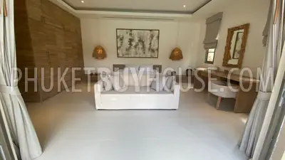 BAN22433: Luxurious 3-Bedroom Private Pool Villa for Resale Near Bang Tao Beach. Fotoğraf #6