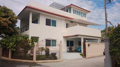 RAW22449: Three-Storey Private Home with 2 Bedrooms Near Nai Harn Beach. Photo #1