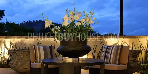 SUR7152: Luxurious 5-Bedrooms Apartment near Surin Beach. Fotoğraf #3