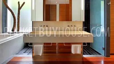 SUR7152: Luxurious 5-Bedrooms Apartment near Surin Beach. Photo #18