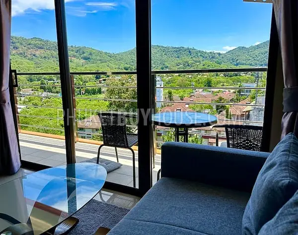NAI22461: Stylish 36 m² Apartment Near Nai Harn Beach – 8th Floor with Balcony Resale. 照片 #1