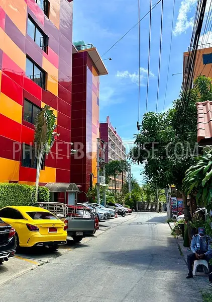 NAI22461: Stylish 36 m² Apartment Near Nai Harn Beach – 8th Floor with Balcony Resale. 照片 #2