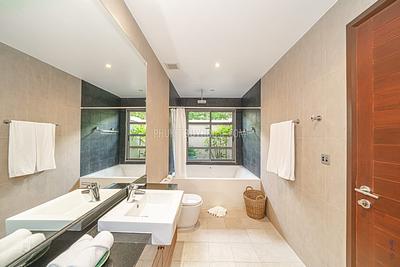 BAN5438: 4 Bedroom Villa in Five Star Residence in Bang Tao. Photo #37