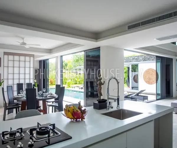 CHE7173: Four+1 Bedroom Villa with Big Land Plot in Cherngtalay. Photo #5