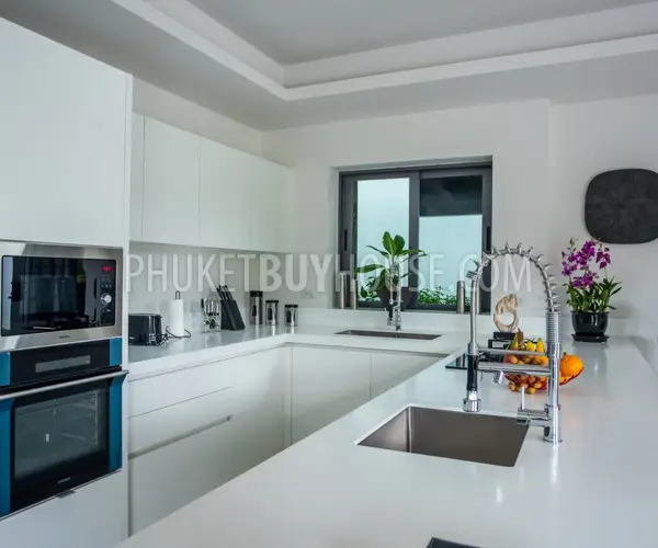 CHE7173: Four+1 Bedroom Villa with Big Land Plot in Cherngtalay. Photo #16