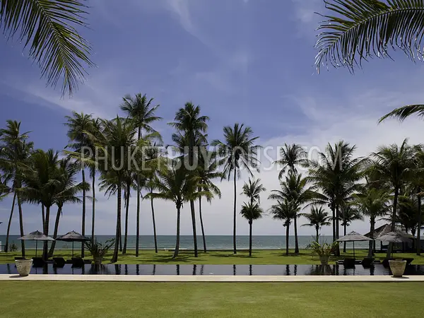 PHA22488: Breathtaking 6-Bedroom Beachfront Villa with Infinity Pool and Lush Gardens. Photo #8