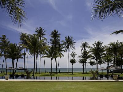 PHA22488: Breathtaking 6-Bedroom Beachfront Villa with Infinity Pool and Lush Gardens. Photo #8