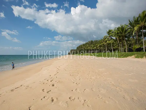 PHA22488: Breathtaking 6-Bedroom Beachfront Villa with Infinity Pool and Lush Gardens. Photo #9