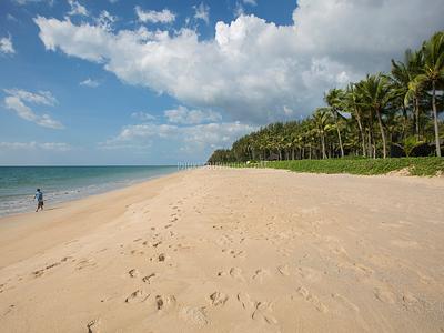 PHA22488: Breathtaking 6-Bedroom Beachfront Villa with Infinity Pool and Lush Gardens. Photo #9