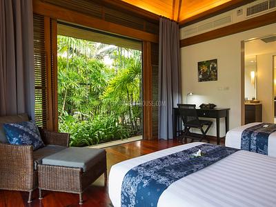 PHA22488: Breathtaking 6-Bedroom Beachfront Villa with Infinity Pool and Lush Gardens. Photo #16