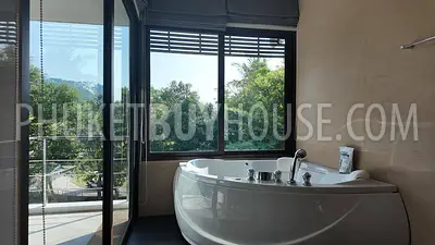 KTH22494: Elegant 5-Bedroom Villa with Scenic Golf Course Views in Kathu, Phuket. Fotoğraf #9