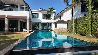 KTH22494: Elegant 5-Bedroom Villa with Scenic Golf Course Views in Kathu, Phuket. Photo #13