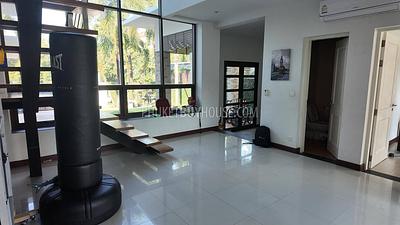 KTH22494: Elegant 5-Bedroom Villa with Scenic Golf Course Views in Kathu, Phuket. Photo #24