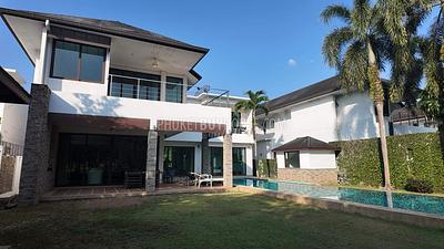 KTH22494: Elegant 5-Bedroom Villa with Scenic Golf Course Views in Kathu, Phuket. Photo #11