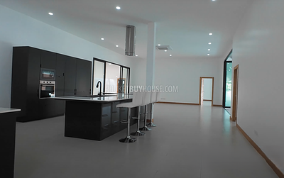RAW22495: Villa with 4 Bedrooms in Rawai – Now 36M THB. Photo #9