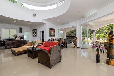 NAT22511: Renovated 4-bedroom villa in Phuket with a private pool in Nai Thon. Photo #8