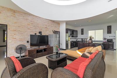 NAT22511: Renovated 4-bedroom villa in Phuket with a private pool in Nai Thon. Photo #10