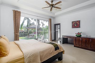 NAT22511: Renovated 4-bedroom villa in Phuket with a private pool in Nai Thon. Photo #12