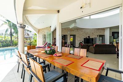 NAT22511: Renovated 4-bedroom villa in Phuket with a private pool in Nai Thon. Photo #5