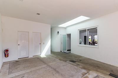 NAT22511: Renovated 4-bedroom villa in Phuket with a private pool in Nai Thon. Photo #28