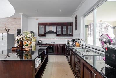 NAT22511: Renovated 4-bedroom villa in Phuket with a private pool in Nai Thon. Photo #6