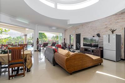 NAT22511: Renovated 4-bedroom villa in Phuket with a private pool in Nai Thon. Photo #11