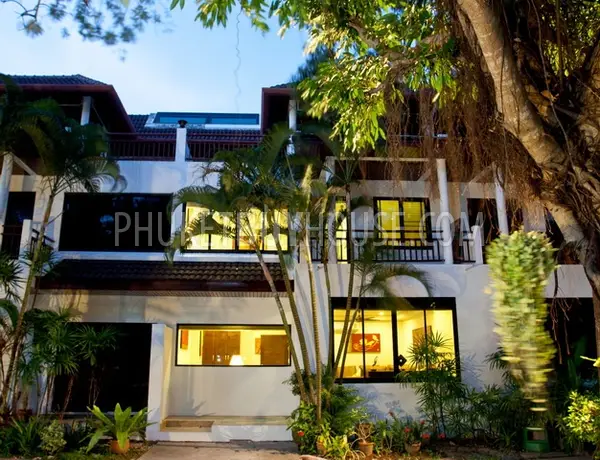 NAI5511: Comfortable 4-Bedroom Townhouse for Sale Near Nai Harn Beach. 照片 #1