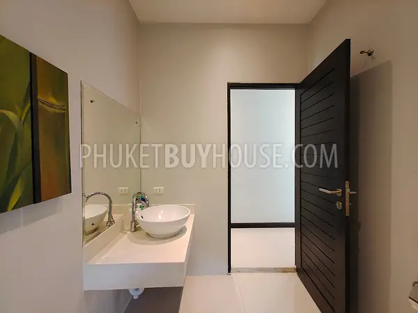 NAI7230: Three Bedroom Private Pool Villa in Nai Harn. Photo #3