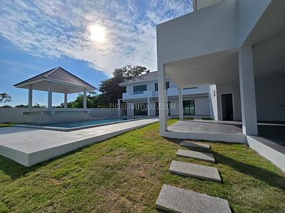 RAW22528:  4-Bedroom Villa with Private Pool and Guest House in Rawai. 照片 #3