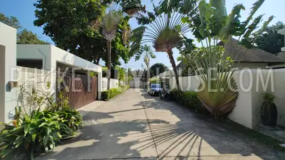 NAI7230: Three Bedroom Private Pool Villa in Nai Harn. Photo #28