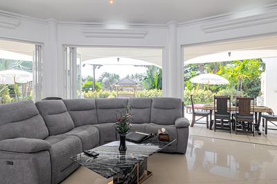 NAT22533: Renovated 3-bedroom villa in Phuket with a private pool in Nai Thon. Photo #9