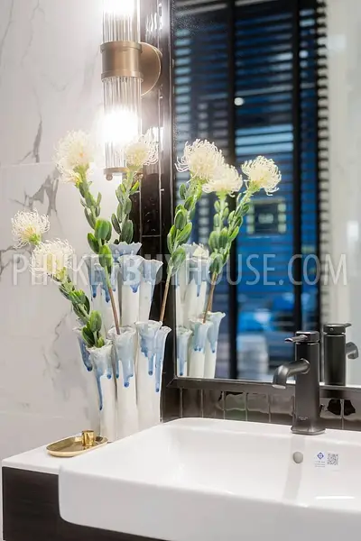 BAN22545: 1-Bedroom Resale Condo on 6th Floor Near Bang Tao Beach. Photo #12