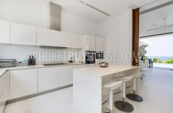 NAT22570: Breathtaking Oceanfront Penthouse with Panoramic Sunset Views. Photo #15