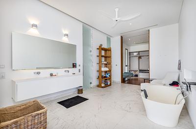NAT22570: Breathtaking Oceanfront Penthouse with Panoramic Sunset Views. Photo #12