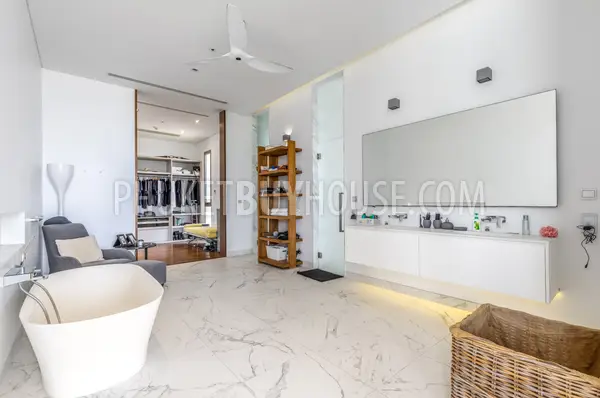 NAT22570: Breathtaking Oceanfront Penthouse with Panoramic Sunset Views. Photo #28