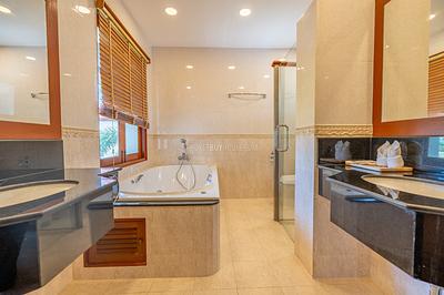 LAG22572: 4-Bedroom Villa with Golf View and Prime Location in Phuket. 照片 #26
