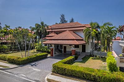 LAG22572: 4-Bedroom Villa with Golf View and Prime Location in Phuket. Photo #2