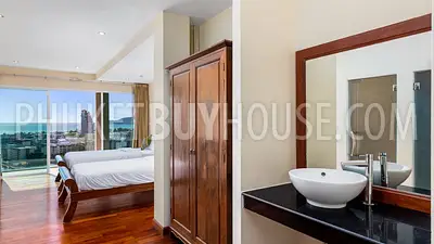 PAT22574: Expansive Sea-View Villa with Pool, Gym, in Patong. Fotoğraf #18