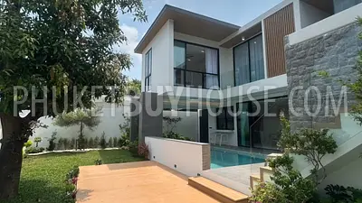 BAN22019: Oriental-Style 3 Bedroom Pool Villa For Sale Right on Bangtao Beach Road. Fotoğraf #1