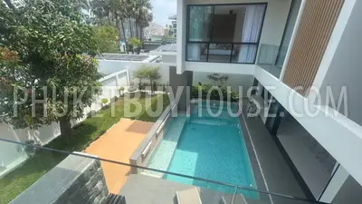 BAN22019: Oriental-Style 3 Bedroom Pool Villa For Sale Right on Bangtao Beach Road. Fotoğraf #28