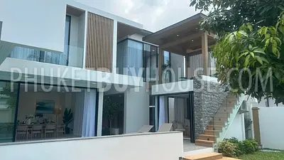 BAN22019: Oriental-Style 3 Bedroom Pool Villa For Sale Right on Bangtao Beach Road. Fotoğraf #32