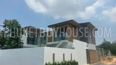 BAN22019: Oriental-Style 3 Bedroom Pool Villa For Sale Right on Bangtao Beach Road. Fotoğraf #24