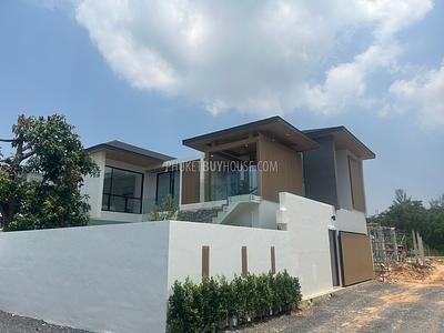 BAN22019: Oriental-Style 3 Bedroom Pool Villa For Sale Right on Bangtao Beach Road. Photo #24