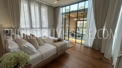 BAN22019: Oriental-Style 3 Bedroom Pool Villa For Sale Right on Bangtao Beach Road. Fotoğraf #19